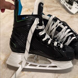 BAUER just like NEW Black and White Ice Hockey Skates.